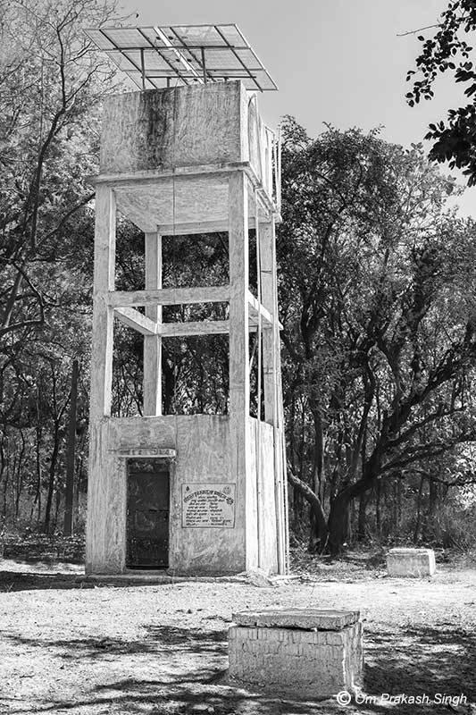 A 12000-liter capacity single village scheme (SVS) lying idle in a ‘Har Ghar Jal’ village due to non-functioning dual motors under Jal Jeevan Mission in Khunti district, Jharkhand, India